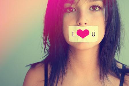 ~ [ Et ce manque qui d�borde sur les rives de mes joues ... ] ~